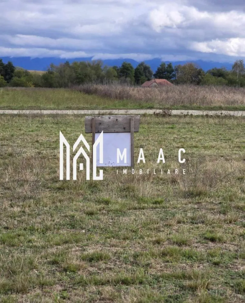 Teren parcelat | 2400 mp | Extravilan | Șelimbăr - MAAC Imobiliare vă propune spre vânzare un teren extravilan, amplasat în zona Șelimbăr. Terenul este împărțit în 6 loturi, având: -> 400 mp. ->CF individual pentru fiecare parcelă, înregistrate în Eterra. Cele mai apropiate utilități se află la 150 m de teren. Proprietarii au cedat deja un drum de acces primăriei și unul comun ( cu vecinii ). Pentru mai multe detalii, vă rugăm să specificați telefonic că sunteți interesat/ă de anunțul cu ID: CP2796588 . }}