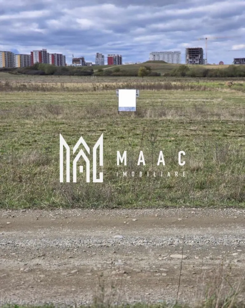 Teren parcelat | 2400 mp | Extravilan | Șelimbăr - MAAC Imobiliare vă propune spre vânzare un teren extravilan, amplasat în zona Șelimbăr. Terenul este împărțit în 6 loturi, având: -> 400 mp. ->CF individual pentru fiecare parcelă, înregistrate în Eterra. Cele mai apropiate utilități se află la 150 m de teren. Proprietarii au cedat deja un drum de acces primăriei și unul comun ( cu vecinii ). Pentru mai multe detalii, vă rugăm să specificați telefonic că sunteți interesat/ă de anunțul cu ID: CP2796588 . }}