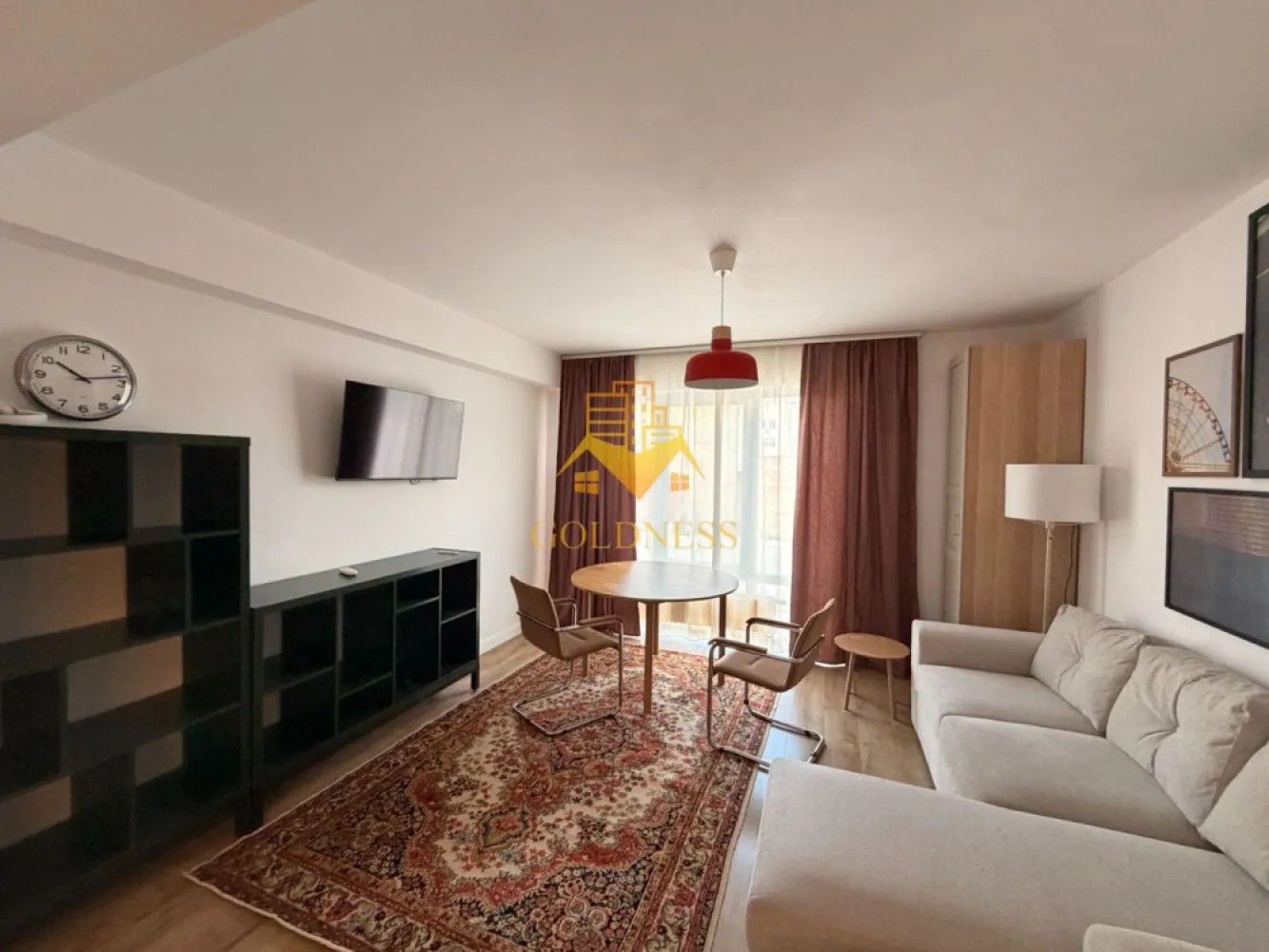 2 camere, modern, bloc nou, Ultracentral Zona Clinicilor, Motilor, UMF - GOLDNESS Imobiliare vă propune spre închiriere un apartament cu 2 camere complet mobilat și utilat, la etajul 2 într-un imobil de 4 etaje, în Zona Ultra Centrala. Se află în apropierea stațiilor de transport în comun, magazine, restaurante, spații verzi, farmacii, etc. Apartamentul este compartimentat astfel: - dormitor cu pat matrimonial, dressing, noptiere - living cu bucatarie open space complet utilată și mobilată, canapea extensibilă, loc de servit masa - baie cu cabina de dus, calorifer port prosop și dulap pentru depozitare. Imobilul este dotat cu toate cele necesare- centrală proprie, frigider, aragaz, hotă, mașină de spălat haine, etc. Dacă sunteți interesați de acest apartament și doriți să îl vizionați, dar și pentru alte oferte nu ezitați să ne contactați telefonic sau prin e-mail. Vă stăm la dispoziție! Pentru intermediere se percepe un comision de 50% din prețul chiriei! }}