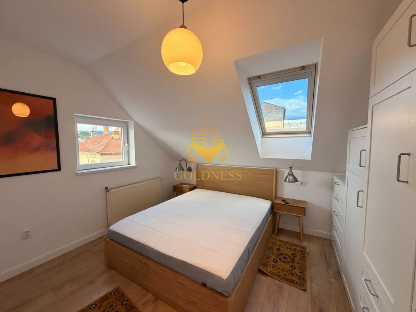 2 camere, modern, bloc nou, Ultracentral Zona Clinicilor, Motilor, UMF - GOLDNESS Imobiliare vă propune spre închiriere un apartament cu 2 camere complet mobilat și utilat, la etajul 4 într-un imobil de 4 etaje, în Zona Ultra Centrala. Se află în apropierea stațiilor de transport în comun, magazine, restaurante, spații verzi, farmacii, etc. Apartamentul este compartimentat astfel: - dormitor cu pat matrimonial, dressing, noptiere - living cu bucatarie open space complet utilată și mobilată, canapea extensibilă, loc de servit masa - baie cu cabina de dus, calorifer port prosop și dulap pentru depozitare. Imobilul este dotat cu toate cele necesare- centrală proprie, frigider, aragaz, hotă, mașină de spălat haine, etc. Dacă sunteți interesați de acest apartament și doriți să îl vizionați, dar și pentru alte oferte nu ezitați să ne contactați telefonic sau prin e-mail. Vă stăm la dispoziție! Pentru intermediere se percepe un comision de 50% din prețul chiriei! }}