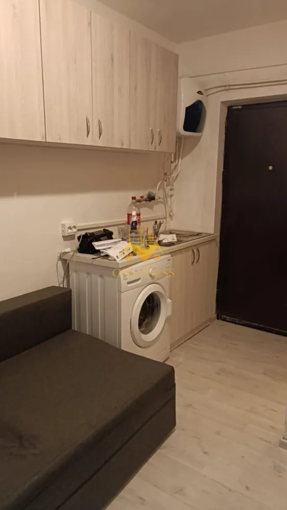 Garsoniera/STUDIO, Cartier Iris, Zona Byron - GOLDNESS Imobiliare vă propune spre vanzare o garsoniera la parter, într-un imobil de 4 etaje, în Cartierul Iris, Str Byron, cu o suprafata de 10.31mp. Dacă sunteți interesați de aceasta proprietate și doriți să o vizionați, dar și pentru alte oferte nu ezitați să ne contactați telefonic sau prin e-mail. Vă stăm la dispoziție! Pentru intermediere se percepe un comision de 2% din prețul chiriei! }}