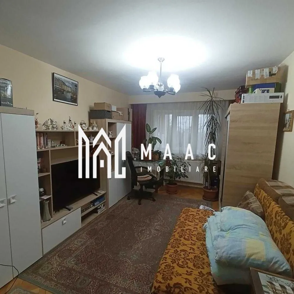 Apartament 2 Camere I 47 mp I Etaj 2/4 I Valea Aurie - MAAC Imobiliare vă propune spre vânzare un apartament cu 2 camere, situat într-una dintre cele mai apreciate și căutate zone rezidențiale din Sibiu – cartierul Valea Aurie. Detalii proprietate: Suprafață utilă: 47 mp Decomandat Etaj: 2 din 4 Localizare: Sibiu, Valea Aurie Caracteristici: 2 camere luminoase 1 baie ccu geam de aerisire Bucătărie separată Boxă pentru depozitare Încălzire cu centrală proprie pe gaz Finisaje: parchet și gresie Avantaje suplimentare ale locației: Zonă verde și liniștită, cu aer de calitate superioară; Acces facil la transport public, magazine, școli și servicii; Distanță scurtă până în centrul orașului și zonele cu puncte de interes. Pentru detalii suplimentare, consultanță sau programarea unei vizionări, va rugăm să ne contactati specificand ID: CP2871108.
