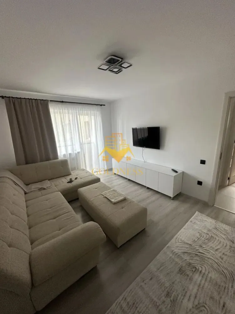 2 camere decomandate, Cartierul Manastur, Calea Florești, West City - GOLDNESS Imobiliare vă propune spre închiriere un apartament cu 2 camere decomandate complet mobilate și utilate, la parter într-un imobil de 11 etaje, în Cartierul Manastur. Posibilitate de parcare in zona! Se află în apropierea stațiilor de transport în comun, magazine, restaurante, spații verzi, farmacii, etc. Apartamentul este compartimentat astfel: - dormitor cu pat matrimonial, dressing, noptiere, TV. -dormitor cu canapea extensibilă, spatiu pentru depozitare, comoda TV. - bucătărie complet mobilată și utilată, loc de luat masa. - baie cu cabina de duș, calorifer port prosop și dulap pentru depozitare. - balcon închis. Imobilul este dotat cu toate cele necesare- centrală proprie, încălzire prin pardoseală, frigider, hotă, aragaz, mașină de spălat haine/vase, etc. Dacă sunteți interesați de acest apartament și doriți să îl vizionați, dar și pentru alte oferte nu ezitați să ne contactați telefonic sau prin e-mail. Vă stăm la dispoziție! Pentru intermediere se percepe un comision de 50% din prețul chiriei! }}