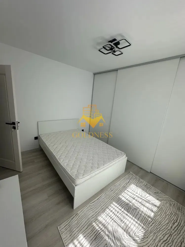 2 camere decomandate, Cartierul Manastur, Calea Florești, West City - GOLDNESS Imobiliare vă propune spre închiriere un apartament cu 2 camere decomandate complet mobilate și utilate, la parter într-un imobil de 11 etaje, în Cartierul Manastur. Posibilitate de parcare in zona! Se află în apropierea stațiilor de transport în comun, magazine, restaurante, spații verzi, farmacii, etc. Apartamentul este compartimentat astfel: - dormitor cu pat matrimonial, dressing, noptiere, TV. -dormitor cu canapea extensibilă, spatiu pentru depozitare, comoda TV. - bucătărie complet mobilată și utilată, loc de luat masa. - baie cu cabina de duș, calorifer port prosop și dulap pentru depozitare. - balcon închis. Imobilul este dotat cu toate cele necesare- centrală proprie, încălzire prin pardoseală, frigider, hotă, aragaz, mașină de spălat haine/vase, etc. Dacă sunteți interesați de acest apartament și doriți să îl vizionați, dar și pentru alte oferte nu ezitați să ne contactați telefonic sau prin e-mail. Vă stăm la dispoziție! Pentru intermediere se percepe un comision de 50% din prețul chiriei! }}