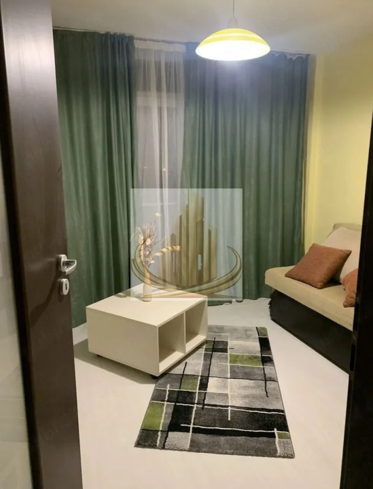 ✨Ap 2 camere- Girocului Mobilat&utilat - Grand Mobilis Imobiliare vă propune spre închiriere un apartament modern, ideal pentru un stil de viață confortabil. 📍 Situat în Girocului intr-o zonă liniștită, cu acces facil către mijloace de transport, magazine și puncte de interes (Profi, Kaufland, Lidl). ⸻ 🏡 Detalii proprietate * Compartimentare: decomandat * Etaj: 3 din 5, bloc cu lift * Dotări complete, pregătit pentru mutare imediată ⸻ 🛋️ Compartimentare * Hol generos * Living luminos cu balcon * Bucătărie închisă * Dormitor matrimonial * Baie cu cadă ⸻ 🌟 Dotări & beneficii * Mobilat și utilat complet * Aer condiționat * Mașină de spălat rufe * Frigider, cuptor electric, plită pe gaz, hotă, cuptor cu microunde * TV în living ⸻ 📍 Avantaje locație * Aproape de magazine (Profi la parter, Kaufland, Lidl) * Acces rapid la transport în comun * Zonă liniștită, ideală pentru locuit ⸻ 💶 Preț: 400 €/lună 🔒 Garanție: echivalentul unei luni de chirie ⸻ 📌 Condiții * Se închiriază pe termen lung * Nu se acceptă animale de companie * Preferabil chiriași serioși, nefumători ⸻ 📞 Pentru mai multe detalii sau programare vizionare: Grand Mobilis Imobiliare }}