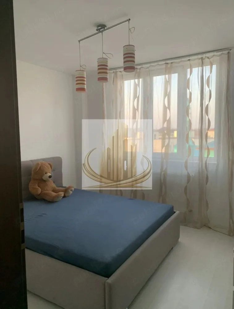 ✨Ap 2 camere- Girocului Mobilat&utilat - Grand Mobilis Imobiliare vă propune spre închiriere un apartament modern, ideal pentru un stil de viață confortabil. 📍 Situat în Girocului intr-o zonă liniștită, cu acces facil către mijloace de transport, magazine și puncte de interes (Profi, Kaufland, Lidl). ⸻ 🏡 Detalii proprietate * Compartimentare: decomandat * Etaj: 3 din 5, bloc cu lift * Dotări complete, pregătit pentru mutare imediată ⸻ 🛋️ Compartimentare * Hol generos * Living luminos cu balcon * Bucătărie închisă * Dormitor matrimonial * Baie cu cadă ⸻ 🌟 Dotări & beneficii * Mobilat și utilat complet * Aer condiționat * Mașină de spălat rufe * Frigider, cuptor electric, plită pe gaz, hotă, cuptor cu microunde * TV în living ⸻ 📍 Avantaje locație * Aproape de magazine (Profi la parter, Kaufland, Lidl) * Acces rapid la transport în comun * Zonă liniștită, ideală pentru locuit ⸻ 💶 Preț: 400 €/lună 🔒 Garanție: echivalentul unei luni de chirie ⸻ 📌 Condiții * Se închiriază pe termen lung * Nu se acceptă animale de companie * Preferabil chiriași serioși, nefumători ⸻ 📞 Pentru mai multe detalii sau programare vizionare: Grand Mobilis Imobiliare }}