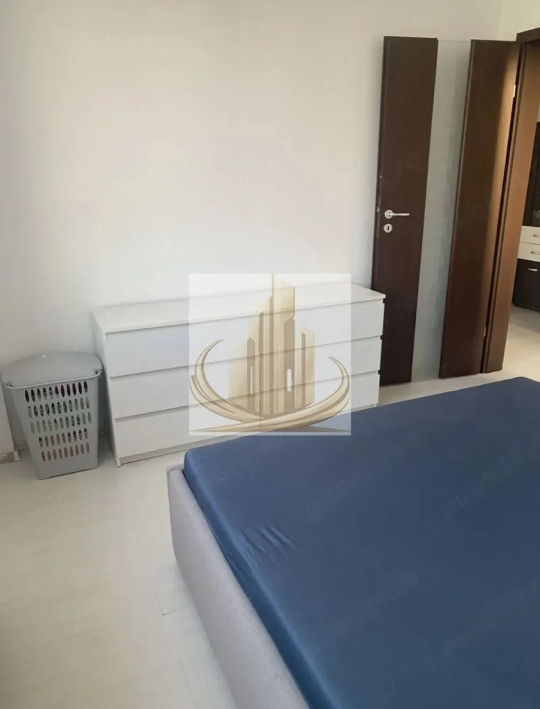 ✨Ap 2 camere- Girocului Mobilat&utilat - Grand Mobilis Imobiliare vă propune spre închiriere un apartament modern, ideal pentru un stil de viață confortabil. 📍 Situat în Girocului intr-o zonă liniștită, cu acces facil către mijloace de transport, magazine și puncte de interes (Profi, Kaufland, Lidl). ⸻ 🏡 Detalii proprietate * Compartimentare: decomandat * Etaj: 3 din 5, bloc cu lift * Dotări complete, pregătit pentru mutare imediată ⸻ 🛋️ Compartimentare * Hol generos * Living luminos cu balcon * Bucătărie închisă * Dormitor matrimonial * Baie cu cadă ⸻ 🌟 Dotări & beneficii * Mobilat și utilat complet * Aer condiționat * Mașină de spălat rufe * Frigider, cuptor electric, plită pe gaz, hotă, cuptor cu microunde * TV în living ⸻ 📍 Avantaje locație * Aproape de magazine (Profi la parter, Kaufland, Lidl) * Acces rapid la transport în comun * Zonă liniștită, ideală pentru locuit ⸻ 💶 Preț: 400 €/lună 🔒 Garanție: echivalentul unei luni de chirie ⸻ 📌 Condiții * Se închiriază pe termen lung * Nu se acceptă animale de companie * Preferabil chiriași serioși, nefumători ⸻ 📞 Pentru mai multe detalii sau programare vizionare: Grand Mobilis Imobiliare }}