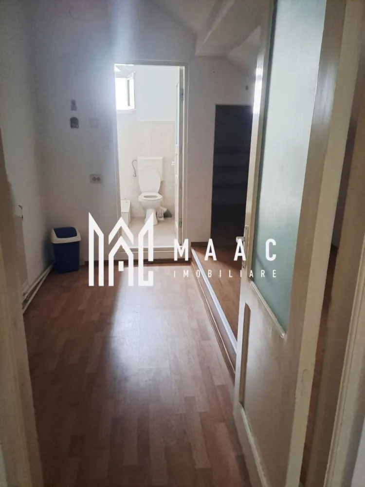 VANZARE |2 Cabinete medicale |Dispensar medical|42.000 euro negociabil| - MAAC Imobiliare vă propune spre vânzare două spații comerciale/cabinete medicale, situate în Dispensarul Ostroveni, cu o suprafață totală de 47,41 mp, potrivite pentru desfășurarea unei game variate de activități medicale sau conexe. Compartimentarea eficientă și amplasarea într-o zonă destinată serviciilor medicale le recomandă pentru utilizări precum kinetoterapie, stomatologie, recuperare medicală, clinică estetică sau masaj terapeutic.

Proprietatea dispune de:
-două spații distincte,dar pot fi folosite si impreuna
-două grupuri sanitare
-spatii de depozitare

Spațiile sunt adaptabile pentru orice tip de activitate medicală sau comercială, oferind funcționalitate și accesibilitate într-o zonă consacrată pentru astfel de servicii.

Pentru mai multe detalii sau pentru a programa o vizionare, vă rugăm să menționați ID3048353 la telefon.