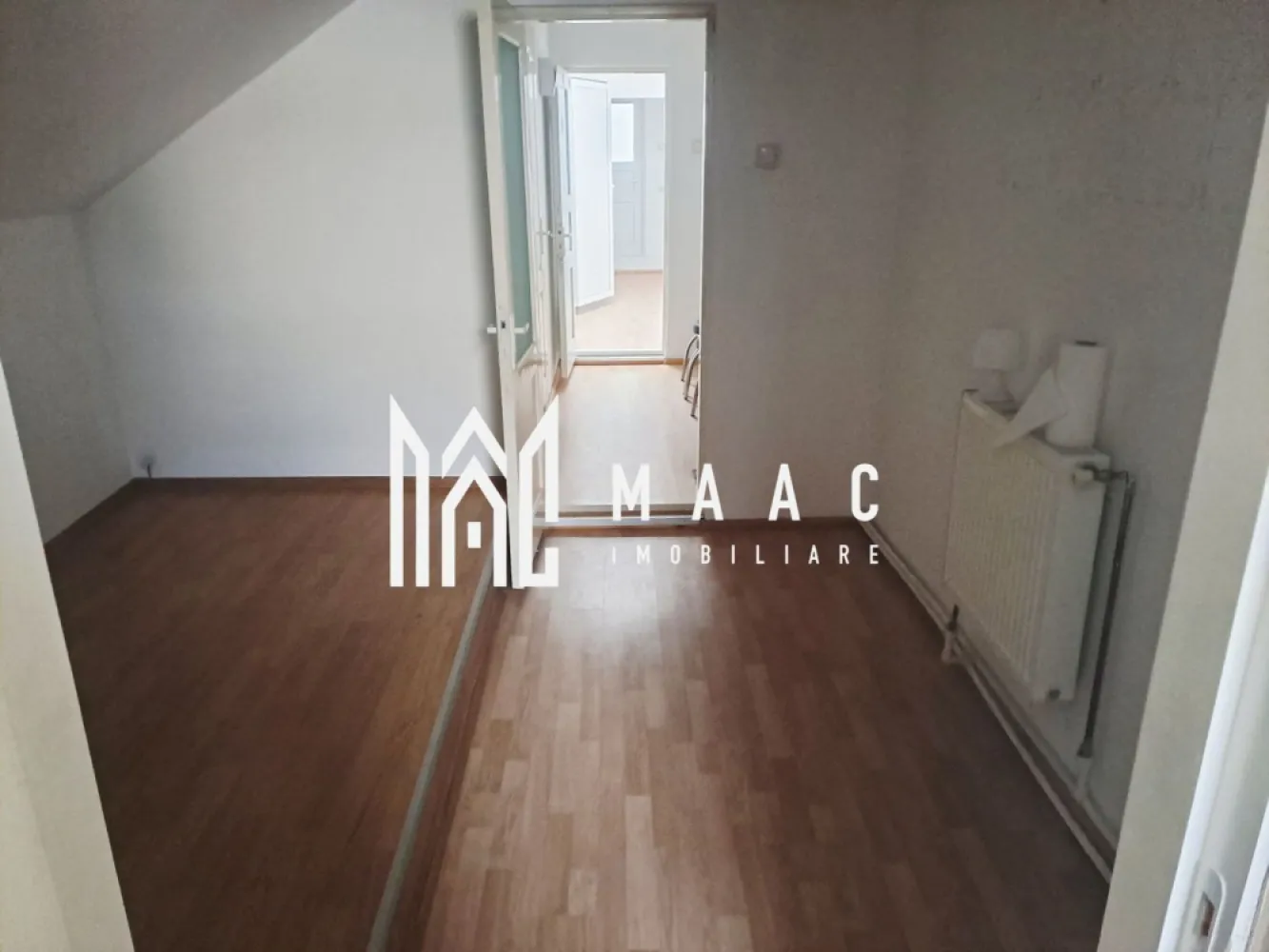 VANZARE |2 Cabinete medicale |Dispensar medical|42.000 euro negociabil| - MAAC Imobiliare vă propune spre vânzare două spații comerciale/cabinete medicale, situate în Dispensarul Ostroveni, cu o suprafață totală de 47,41 mp, potrivite pentru desfășurarea unei game variate de activități medicale sau conexe. Compartimentarea eficientă și amplasarea într-o zonă destinată serviciilor medicale le recomandă pentru utilizări precum kinetoterapie, stomatologie, recuperare medicală, clinică estetică sau masaj terapeutic.

Proprietatea dispune de:
-două spații distincte,dar pot fi folosite si impreuna
-două grupuri sanitare
-spatii de depozitare

Spațiile sunt adaptabile pentru orice tip de activitate medicală sau comercială, oferind funcționalitate și accesibilitate într-o zonă consacrată pentru astfel de servicii.

Pentru mai multe detalii sau pentru a programa o vizionare, vă rugăm să menționați ID3048353 la telefon.