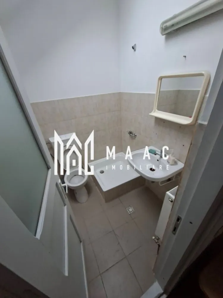 VANZARE |2 Cabinete medicale |Dispensar medical|42.000 euro negociabil| - MAAC Imobiliare vă propune spre vânzare două spații comerciale/cabinete medicale, situate în Dispensarul Ostroveni, cu o suprafață totală de 47,41 mp, potrivite pentru desfășurarea unei game variate de activități medicale sau conexe. Compartimentarea eficientă și amplasarea într-o zonă destinată serviciilor medicale le recomandă pentru utilizări precum kinetoterapie, stomatologie, recuperare medicală, clinică estetică sau masaj terapeutic.

Proprietatea dispune de:
-două spații distincte,dar pot fi folosite si impreuna
-două grupuri sanitare
-spatii de depozitare

Spațiile sunt adaptabile pentru orice tip de activitate medicală sau comercială, oferind funcționalitate și accesibilitate într-o zonă consacrată pentru astfel de servicii.

Pentru mai multe detalii sau pentru a programa o vizionare, vă rugăm să menționați ID3048353 la telefon.