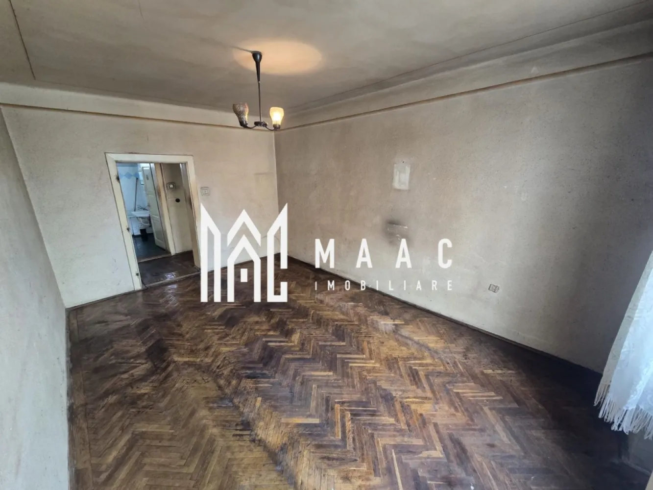 Apartament la casa 4 camere 300 teren zona Centrala