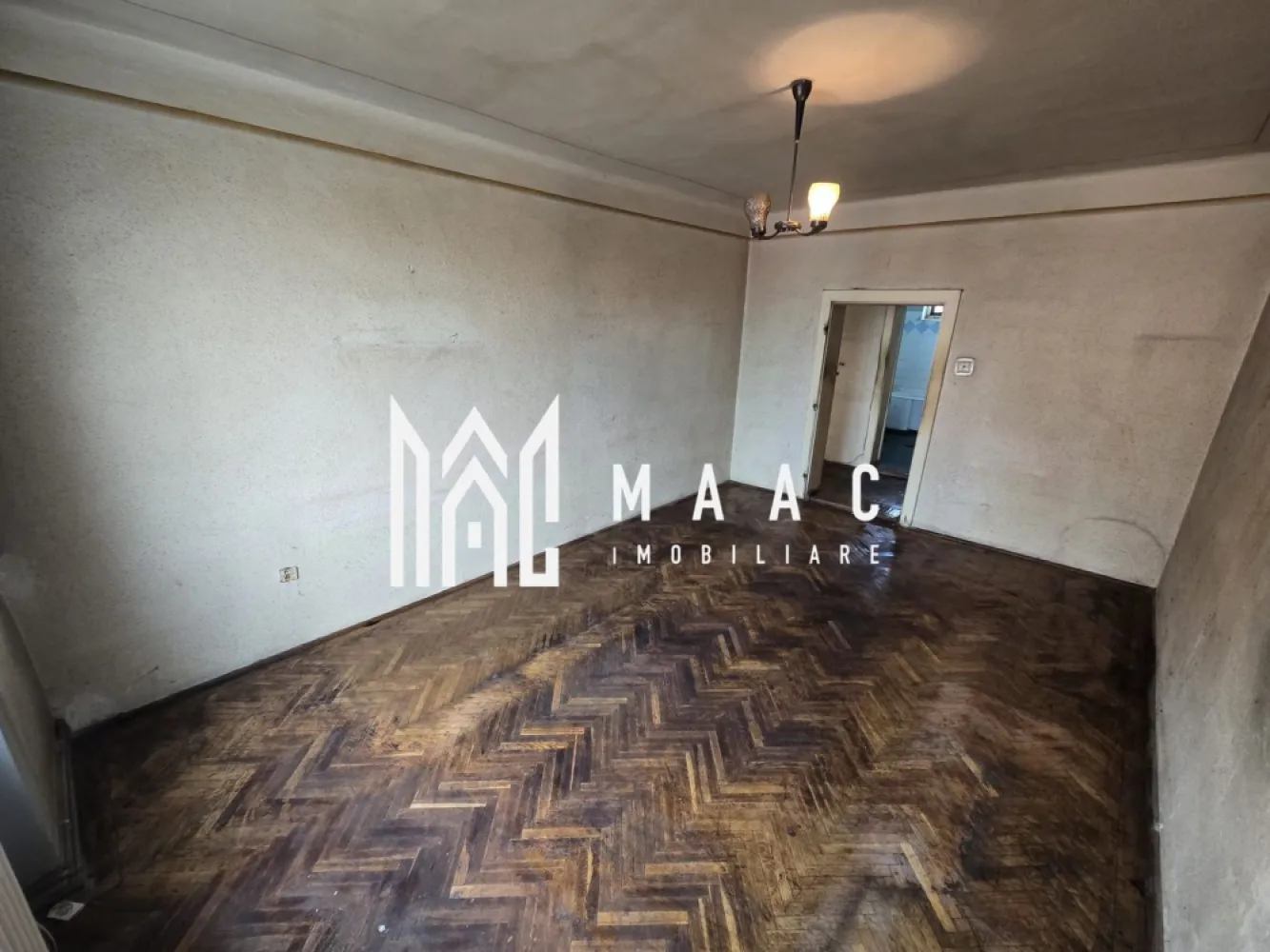 Apartament la casa 4 camere 300 teren zona Centrala