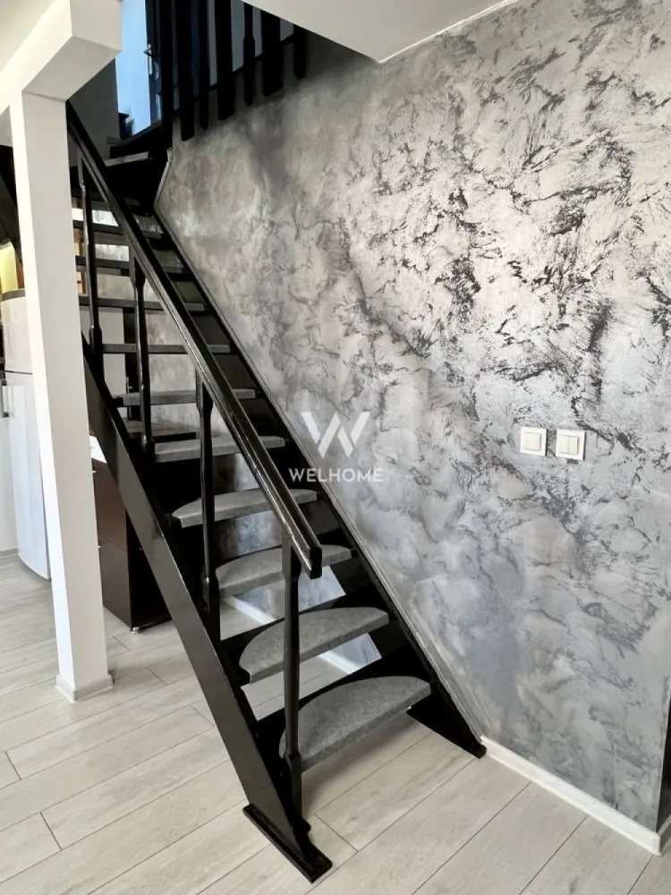 Vand apartament 3 camere zona Milea OMV - 🔥 3 camere DECOMANDAT | 60 mp | Mansardă | Zona Milea 📐 60 mp utili 3 camere decomandate Baie mare cu geam Balcon Mansardă Se vinde COMPLET mobilat și utilat: Colțar extensibil nou TV, frigider, aragaz Mașină de spălat rufe Cuptor microunde, aparat cafea Mobilier complet + birouri Îmbunătățiri: Renovat 2024 Centrală nouă Vaillant Aer condiționat Geamuri termopan Parchet laminat Izolație exterioară Ușă metalică 📍 Zona Milea (în spate la OMV) Magazine, școli, transport, mall – toate aproape 💰 77.000€ Ideal și pentru investiție – închiriat cu 400€/lună! Apartamentul este amenajat pe două niveluri (mansardă), oferind spațiu suplimentar față de suprafața utilă înscrisă în acte. 📞 Cosmin – 0743292794 ⚡ Gata de mutare sau preluare chiriaș – randament imediat! }}