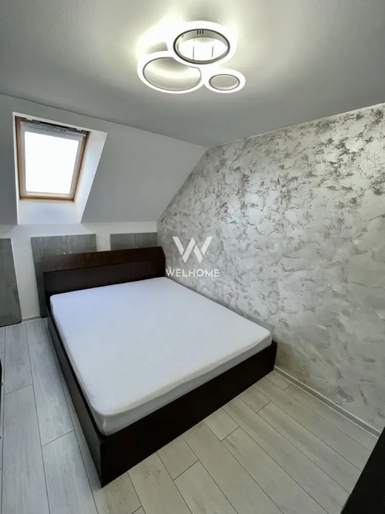 Vand apartament 3 camere zona Milea OMV - 🔥 3 camere DECOMANDAT | 60 mp | Mansardă | Zona Milea 📐 60 mp utili 3 camere decomandate Baie mare cu geam Balcon Mansardă Se vinde COMPLET mobilat și utilat: Colțar extensibil nou TV, frigider, aragaz Mașină de spălat rufe Cuptor microunde, aparat cafea Mobilier complet + birouri Îmbunătățiri: Renovat 2024 Centrală nouă Vaillant Aer condiționat Geamuri termopan Parchet laminat Izolație exterioară Ușă metalică 📍 Zona Milea (în spate la OMV) Magazine, școli, transport, mall – toate aproape 💰 77.000€ Ideal și pentru investiție – închiriat cu 400€/lună! Apartamentul este amenajat pe două niveluri (mansardă), oferind spațiu suplimentar față de suprafața utilă înscrisă în acte. 📞 Cosmin – 0743292794 ⚡ Gata de mutare sau preluare chiriaș – randament imediat! }}