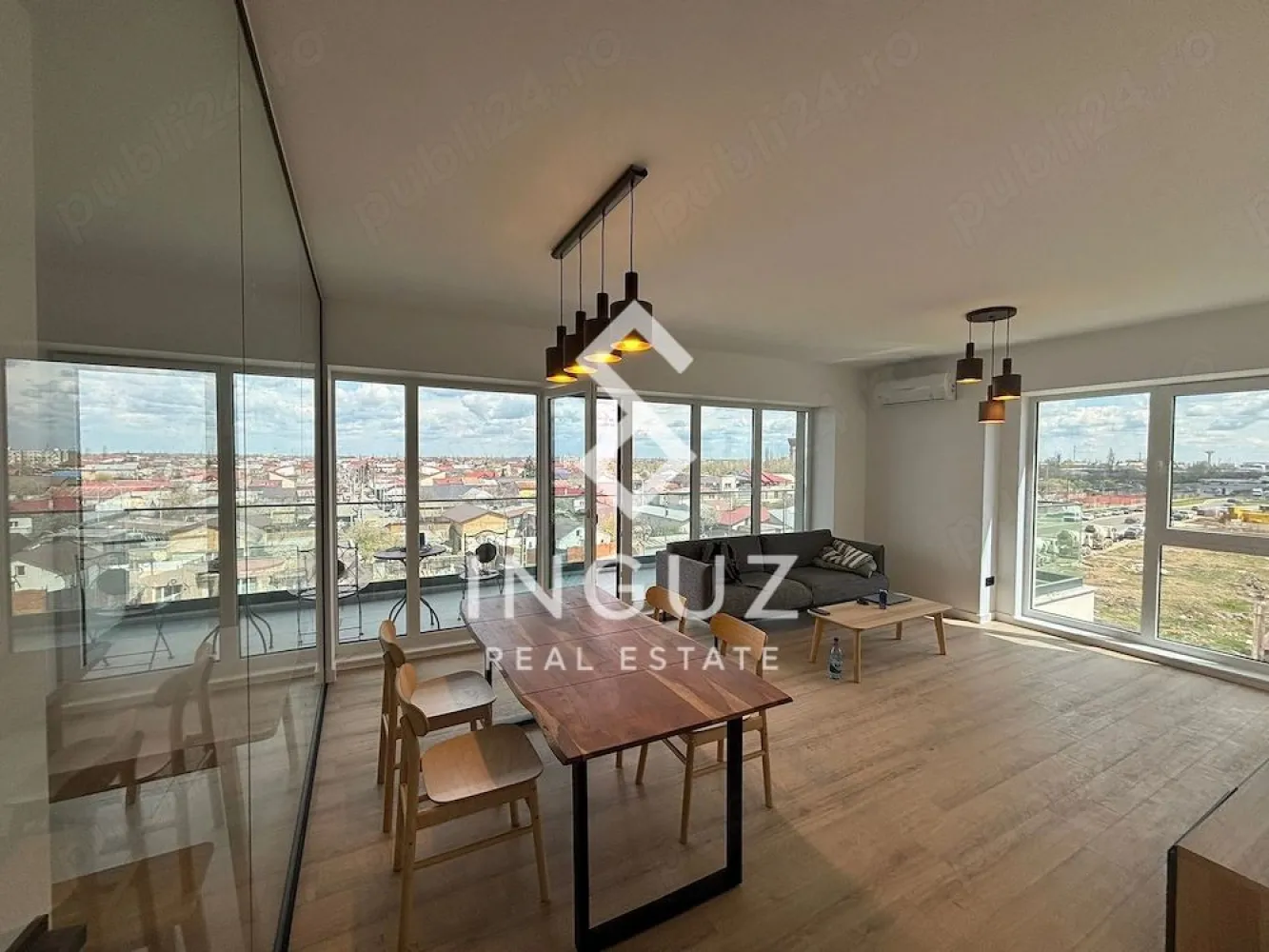 Apartament 3 camere de închiriat – Pallady / Titan (Astorium Life) - Apartament 3 camere de închiriat – Pallady / Titan (Astorium Life)

Preț: 850 € / lună (negociabil)
Locație: București – Sector 3, zona Pallady

Specificații:
Suprafață utilă: 108 mp
Număr camere: 3
Compartimentare: Decomandat
Etaj: 3
An construcție: 2025
Loc de parcare inclus

Descriere:
Inguz Real Estate vă propune spre închiriere un apartament modern de 3 camere, situat în complexul rezidențial Astorium Life – unul dintre cele mai noi și bine dezvoltate proiecte din zona Pallady.

Apartamentul este spațios, luminos și foarte bine compartimentat, oferind confort maxim pentru o familie sau pentru persoane care își doresc un stil de viață modern.

Construcția este nouă (2025), cu finisaje de calitate superioară și design contemporan. Bucătăria este complet utilată cu electrocasnice moderne, iar livingul este generos și oferă o atmosferă plăcută și aerisită.

Complexul Astorium Life este gândit pentru un stil de viață echilibrat, cu acces rapid la facilități urbane, magazine, centre comerciale și transport public.

Un mare avantaj îl reprezintă locul de parcare inclus în preț, oferind confort și siguranță suplimentară.

Ideal pentru familie sau persoane care caută confort, spațiu și o locuință nouă într-o zonă în dezvoltare rapidă.

Comision agenție: 50% din prima lună de chirie