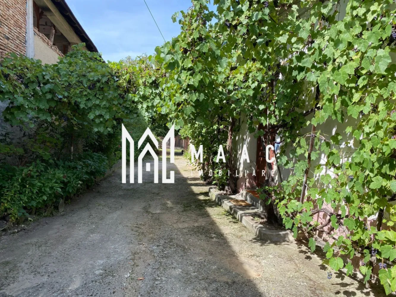 Casă 5 camere | 1.087 mp teren | Acces auto | Cincu – Brașov