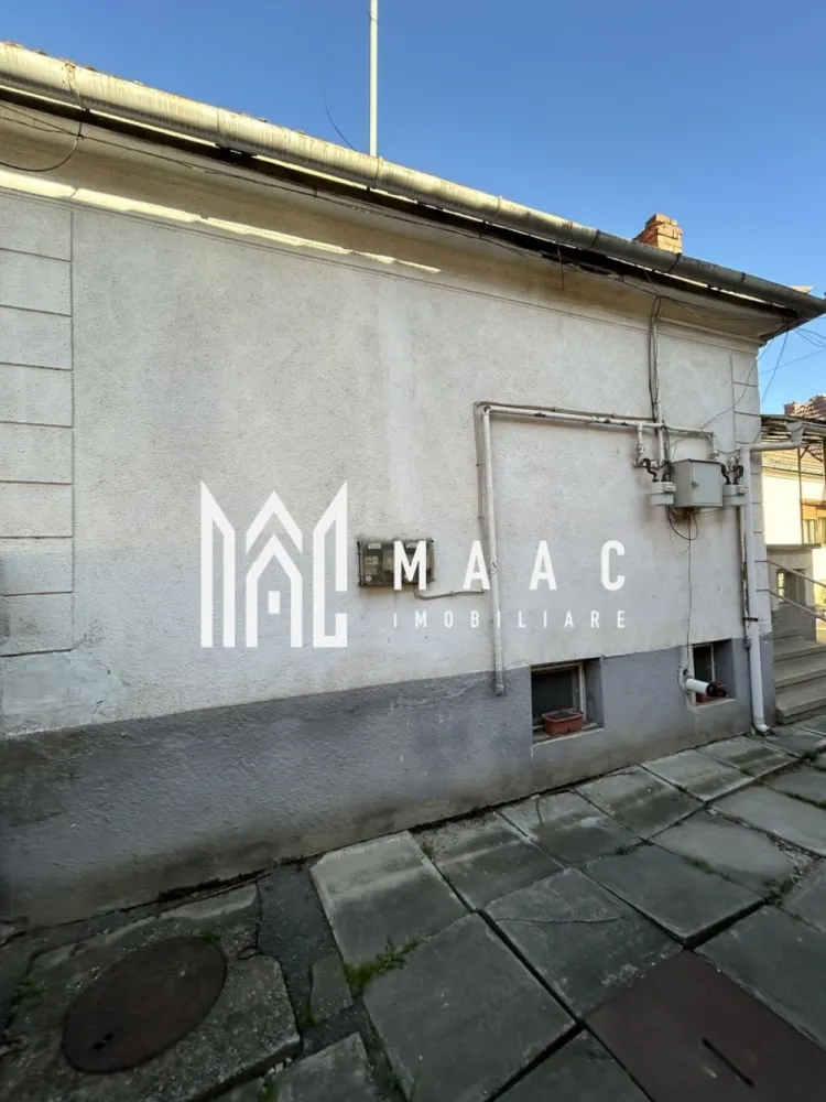 Casă în Curte Comună | 53 Mp | Pivniță Amenajată | Zona Piața Cluj - MAAC Imobiliare vă propune spre vânzare casă în curte comună – 2 camere, Zona Piața Cluj, Sibiu Vă prezentăm o proprietate atractivă, situată în zona Piața Cluj, una dintre cele mai apreciate și bine conectate zone ale Sibiului. Această casă în curte comună este ideală atât pentru locuință personală, cât și pentru investiție. Detalii proprietate: Suprafață utilă: 53 mp Compartimentare: 2 camere, bucătărie, baie Pivniță: 25 mp, complet amenajată – potrivită pentru depozitare, spațiu de lucru sau zonă de relaxare Tip imobil: casă în curte comună – oferă un plus de liniște și intimitate Avantaje: Zonă liniștită, cu acces facil către centrul orașului Aproape de magazine, școli, transport public și alte puncte de interes Compartimentare practică și funcțională Spații suplimentare versatile (pivniță amenajată) Potrivită pentru locuit sau investiție (închiriere) Proprietatea beneficiază de lumină naturală și un ambient plăcut, fiind o alegere excelentă pentru cei care își doresc confort și accesibilitate într-o zonă bună a orașului. MAAC Imobiliare vă stă la dispoziție pentru mai multe informații și pentru programarea unei vizionări. Pentru mai multe detalii sau pentru a programa o vizionare, vă rugăm să ne contactați specificând ID:CP3049247 }}