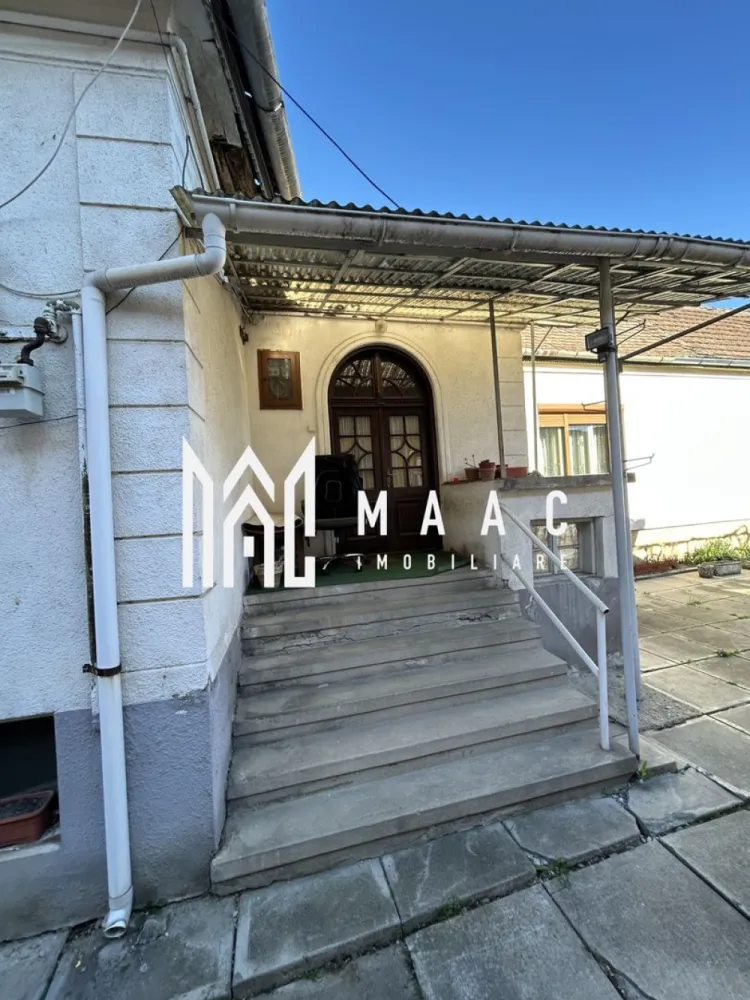 Casă în Curte Comună | 53 Mp | Pivniță Amenajată | Zona Piața Cluj - MAAC Imobiliare vă propune spre vânzare casă în curte comună – 2 camere, Zona Piața Cluj, Sibiu Vă prezentăm o proprietate atractivă, situată în zona Piața Cluj, una dintre cele mai apreciate și bine conectate zone ale Sibiului. Această casă în curte comună este ideală atât pentru locuință personală, cât și pentru investiție. Detalii proprietate: Suprafață utilă: 53 mp Compartimentare: 2 camere, bucătărie, baie Pivniță: 25 mp, complet amenajată – potrivită pentru depozitare, spațiu de lucru sau zonă de relaxare Tip imobil: casă în curte comună – oferă un plus de liniște și intimitate Avantaje: Zonă liniștită, cu acces facil către centrul orașului Aproape de magazine, școli, transport public și alte puncte de interes Compartimentare practică și funcțională Spații suplimentare versatile (pivniță amenajată) Potrivită pentru locuit sau investiție (închiriere) Proprietatea beneficiază de lumină naturală și un ambient plăcut, fiind o alegere excelentă pentru cei care își doresc confort și accesibilitate într-o zonă bună a orașului. MAAC Imobiliare vă stă la dispoziție pentru mai multe informații și pentru programarea unei vizionări. Pentru mai multe detalii sau pentru a programa o vizionare, vă rugăm să ne contactați specificând ID:CP3049247 }}