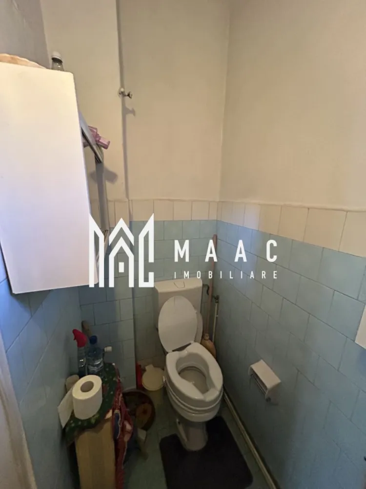 Casă în Curte Comună | 53 Mp | Pivniță Amenajată | Zona Piața Cluj - MAAC Imobiliare vă propune spre vânzare casă în curte comună – 2 camere, Zona Piața Cluj, Sibiu Vă prezentăm o proprietate atractivă, situată în zona Piața Cluj, una dintre cele mai apreciate și bine conectate zone ale Sibiului. Această casă în curte comună este ideală atât pentru locuință personală, cât și pentru investiție. Detalii proprietate: Suprafață utilă: 53 mp Compartimentare: 2 camere, bucătărie, baie Pivniță: 25 mp, complet amenajată – potrivită pentru depozitare, spațiu de lucru sau zonă de relaxare Tip imobil: casă în curte comună – oferă un plus de liniște și intimitate Avantaje: Zonă liniștită, cu acces facil către centrul orașului Aproape de magazine, școli, transport public și alte puncte de interes Compartimentare practică și funcțională Spații suplimentare versatile (pivniță amenajată) Potrivită pentru locuit sau investiție (închiriere) Proprietatea beneficiază de lumină naturală și un ambient plăcut, fiind o alegere excelentă pentru cei care își doresc confort și accesibilitate într-o zonă bună a orașului. MAAC Imobiliare vă stă la dispoziție pentru mai multe informații și pentru programarea unei vizionări. Pentru mai multe detalii sau pentru a programa o vizionare, vă rugăm să ne contactați specificând ID:CP3049247 }}
