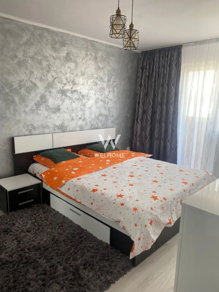 Vand apartamant 3 camere Șelimbăr. - Vând apartament 3 camere situat în Selimbar zona triajului -unirii,locație liniștită ideală pentru familii aproape de școală,grădiniță și magazine Comision 0 din partea cumparatorului!!! Suprafața utilă 70m2 Bonus Pod pe toată suprafața apartamentului (ideal pentru mansardare sau spațiu de depozitare) Compartimentare-living cu bucătărie 2 dormitoare Baie cu geam de aerisire 2 balcoane Apartamentul este foarte luminos și bine întreținut. Se preda partial mobilar dar se poate discuta si de predarea lui completa dar contra-cost!! Cosmin-0743292794 }}