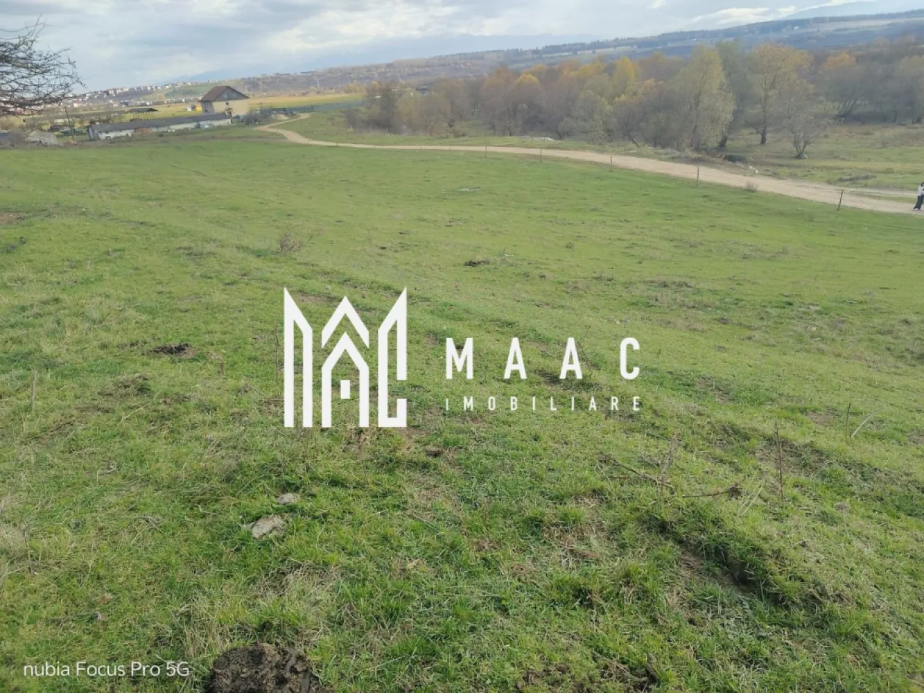 Teren extravilan | Zona Aeroport | 5600MP - MAAC Imobiliare vă propune spre vânzare un teren extravilan în zona Turnișor. Terenul este perfect pentru relaxare într-o zonă cu aer curat și liniste. Accesul către teren se face ușor cu mașina din zona Turnișor. Pentru mai multe detalii, specificați ID: CP2795712. }}