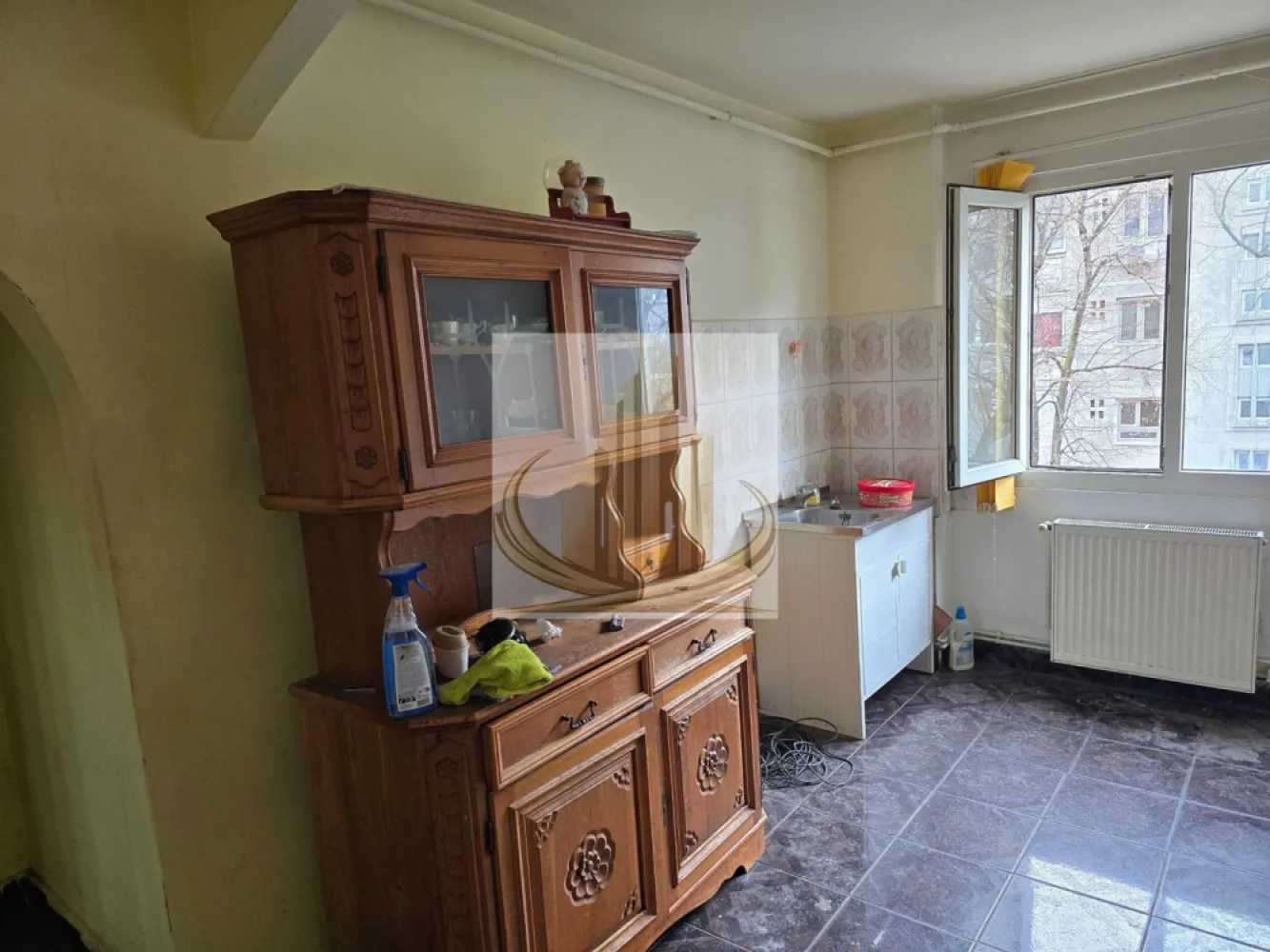 Închiriere 2 camere – Circumvalațiunii | etaj 2 | centrală | spațios - Grand Mobilis Imobiliare va propune spre inchiriere: Apartament cu 2 camere, confort 1, situat la etajul 2, în zona Circumvalațiunii. Locuința dispune de: centrală termică proprie geamuri termopan semimobilat fără electrocasnice ID Intern CP3048266 }}