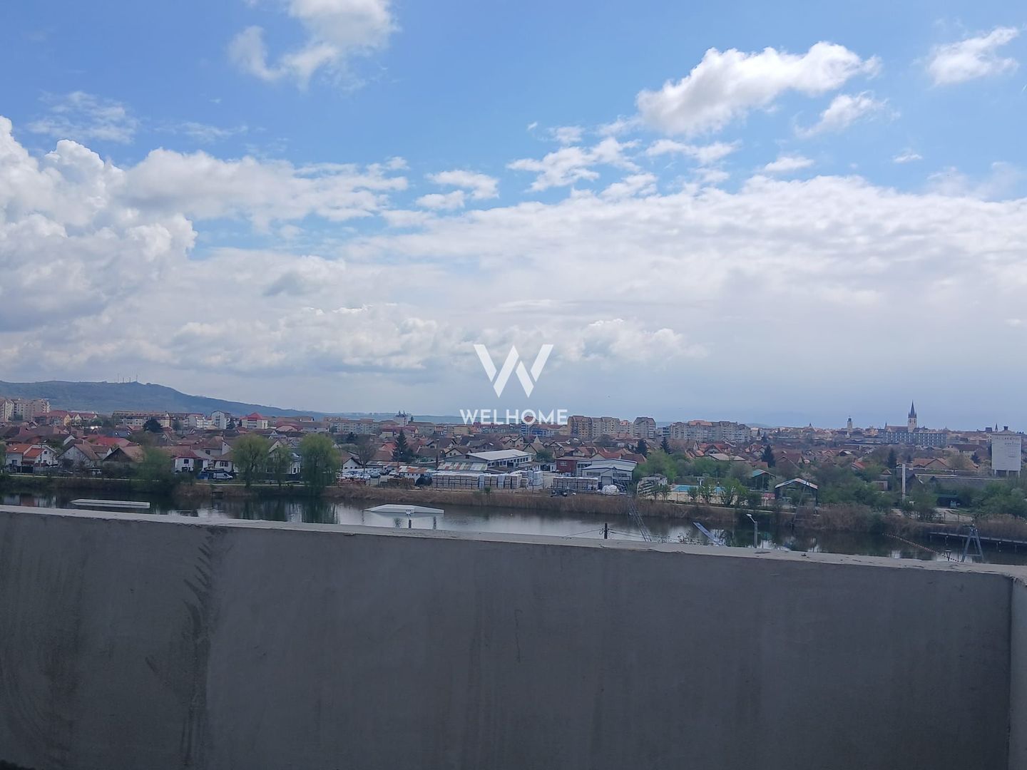 Penthouse pe malul lacului, cu terasă panoramică 90 mp