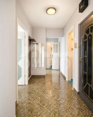 Vând apartament cu 2 camere,in cartierul Tudor,strada Infratirii