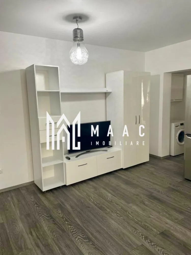 Apartament 2 camere | Etaj 2| Lift | Parcare | Doamna Stanca - MAAC Imobiliare va prezinta un apartament cu 2 camere, mobilat și utilat, situat în zona Doamna Stanca. Suprafață și amplasare: Apartamentul are o suprafață utila de 44 mp și este situat la etajul 2 al unui imobil cu 4 etaje, dotat cu lift. Clădirea face parte dintr-un ansamblu rezidențial format din două blocuri, construit în anul 2016, împrejmuit și prevăzut cu spații verzi proprii. Numărul redus de locuințe pe nivel – doar 3 apartamente – asigură liniște și intimitate. Caracteristici: Acces privat în parcare, controlat prin telecomandă Video interfon Lift silențios și întreținere impecabilă Iluminat LED în spațiile comune Curte pavata Trepte placate cu granit. Dotări și finisaje ale apartamentului: Proprietatea se vinde complet mobilată și utilată, fiind pregătită pentru locuire sau investiție imediată. Centrală termică nouă Bucătărie complet echipată Parcare și beneficii suplimentare: În prețul apartamentului este inclus un loc de parcare suprateran intabulat, proprietate personală, situat în incinta complexului și accesibil prin poartă automată cu telecomandă. Zona și facilitățile din apropiere: În imediata apropiere se află Mall-ul, Lidl, Mega Image, Dedeman și numeroase alte centre comerciale, servicii și mijloace de transport în comun. Pentru mai multe detalii precizati telefonic ca ati vazut anuntul cu ID: CP2795448 }}