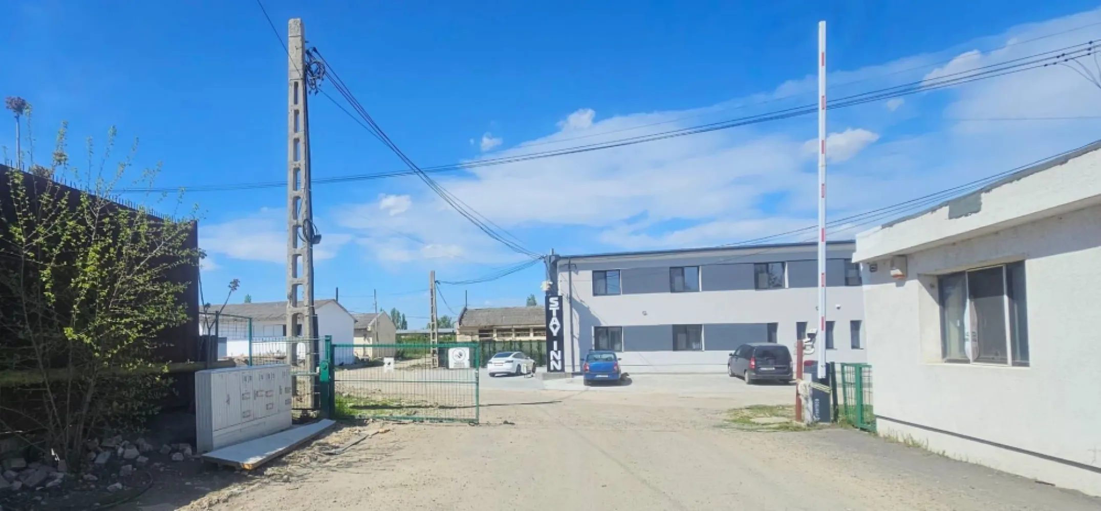 De vanzare teren intravilan in Galati, str. Macului, 2077 mp - 80 euro/mp - De vanzare – Teren intravilan 2.077 mp, stradal – zona industriala, Galati, strada Macului Adresa: Strada Macului, Galati Suprafata totala: 2.077 mp • Teren intravilan: 1.888 mp • Alee de acces: 189 mp Deschidere stradala: 51 ml Zona industriala – ideala pentru activitati logistice, hale, depozitare MAG Invest va propune spre vanzare un teren intravilan amplasat excelent, cu acces direct din strada Macului, intr-o zona industriala activa, potrivit pentru diverse activitati comerciale sau logistice. Detalii cheie: - Teren plan, accesibil, cu deschidere generoasa la strada – 51 ml - Acces facil pentru vehicule de mare tonaj - Potrivit pentru: spatii industriale, parcare utilaje, platforme betonate, organizare de santier etc. - Zona cu potential de dezvoltare si infrastructura buna - pe teren se afla o platforma betonata. Pret vanzare: 80 €/mp Exclusiv prin agentia MAG Invest Contact: Marian Ene – 0740 949 871 Contacteaza-ne pentru detalii suplimentare si stabilirea unei vizionari! Aceasta oferta este o oportunitate rara in zona industriala a Galatiului. }}