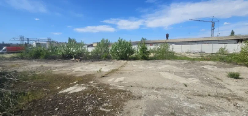 De inchiriat – Teren intravilan 2.077 mp – zona Calea Prutului