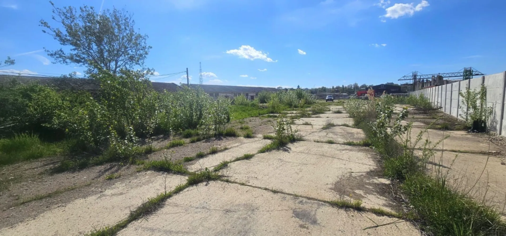 De inchiriat – Teren intravilan 2.077 mp – zona Calea Prutului