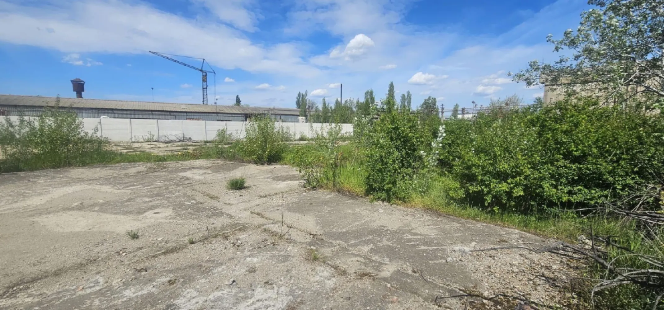 De inchiriat – Teren intravilan 2.077 mp – zona Calea Prutului