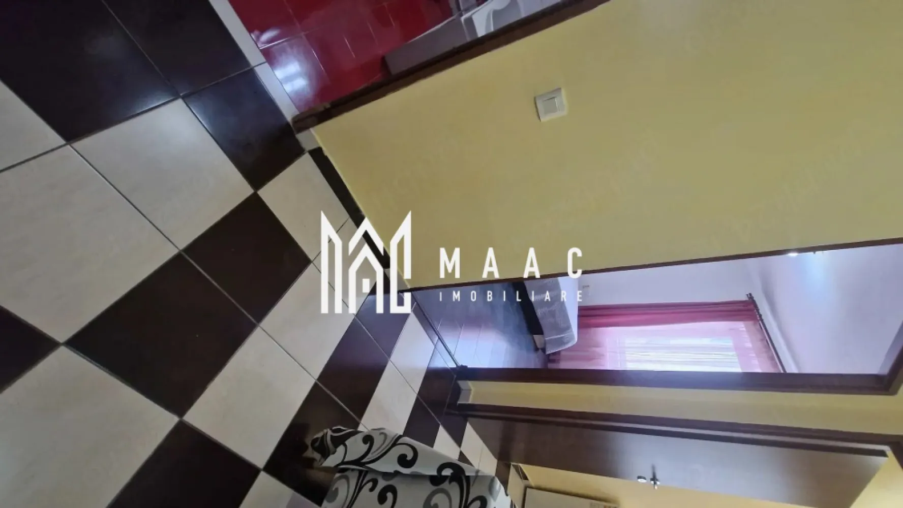 Garsonieră luminoasă cu geam la baie | complet utilată | Turnișor - MAAC Imobiliare vă propune spre închiriere o garsonieră cochetă, situată în zona Turnișor, ideală pentru o persoană care își dorește confort și liniște.

Locuința este decomandată, având o suprafață utilă de 28 mp, și se află la etajul 3 al unui imobil bine întreținut. Un avantaj important este geamul la baie, care asigură ventilație naturală și lumină suplimentară.

Garsoniera este complet mobilată și utilată, fiind pregătită pentru mutare imediată. Dispune de bucătărie echipată (plită, frigider, mașină de spălat), zonă de living/dormitor amenajată eficient, precum și spații de depozitare bine gândite.

Alte beneficii:

zonă liniștită, cu acces facil către oraș
locuri de parcare disponibile în apropiere
acces rapid la mijloace de transport, magazine și alte puncte de interes
costuri reduse de întreținere

Se dorește închirierea către o singură persoană, serioasă și responsabilă. Nu se acceptă animale de companie.

Pentru detalii suplimentare, consultanță sau programarea unei vizionări, va rugăm să ne contactati specificand ID: CP3049729