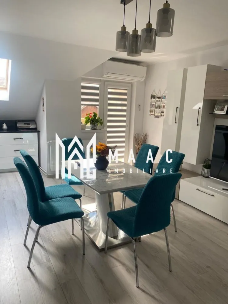 APARTAMENT 3 CAMERE i SELIMBAR I UNIRI I PARCARE - MAAC Imobiliare vă propune spre vânzare un apartament modern și spațios cu 3 camere, situat în Șelimbăr, zona Triajului - Unirii, într-o locație liniștită, perfectă pentru familii care își doresc confort și acces rapid la toate facilitățile necesare. Imobilul este amplasat în apropierea școlii, grădiniței și magazinelor, oferind un stil de viață practic și relaxant. Detalii proprietate: * Suprafață utilă: 70 mp * Pod pe toată suprafața apartamentului – ideal pentru mansardare sau spațiu generos de depozitare * Compartimentare eficientă: * living open-space cu bucătărie * 2 dormitoare luminoase * baie cu geam de aerisire * 2 balcoane Apartamentul se remarcă prin luminozitatea naturală, compartimentarea practică și starea foarte bună de întreținere, fiind pregătit pentru a deveni căminul perfect al noii familii. O alegere excelentă atât pentru locuit, cât și pentru investiție! Pt mai multe detalii precizați că ați văzut anunțul cu ID3049665 }}