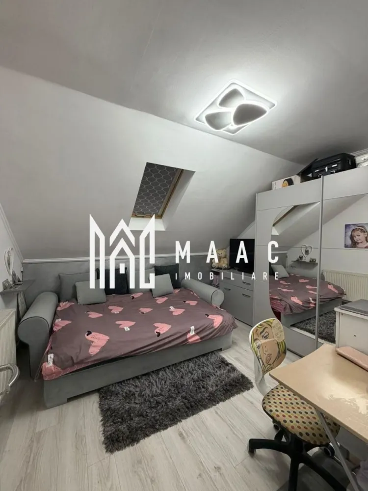 APARTAMENT 3 CAMERE i SELIMBAR I UNIRI I PARCARE - MAAC Imobiliare vă propune spre vânzare un apartament modern și spațios cu 3 camere, situat în Șelimbăr, zona Triajului - Unirii, într-o locație liniștită, perfectă pentru familii care își doresc confort și acces rapid la toate facilitățile necesare. Imobilul este amplasat în apropierea școlii, grădiniței și magazinelor, oferind un stil de viață practic și relaxant. Detalii proprietate: * Suprafață utilă: 70 mp * Pod pe toată suprafața apartamentului – ideal pentru mansardare sau spațiu generos de depozitare * Compartimentare eficientă: * living open-space cu bucătărie * 2 dormitoare luminoase * baie cu geam de aerisire * 2 balcoane Apartamentul se remarcă prin luminozitatea naturală, compartimentarea practică și starea foarte bună de întreținere, fiind pregătit pentru a deveni căminul perfect al noii familii. O alegere excelentă atât pentru locuit, cât și pentru investiție! Pt mai multe detalii precizați că ați văzut anunțul cu ID3049665 }}