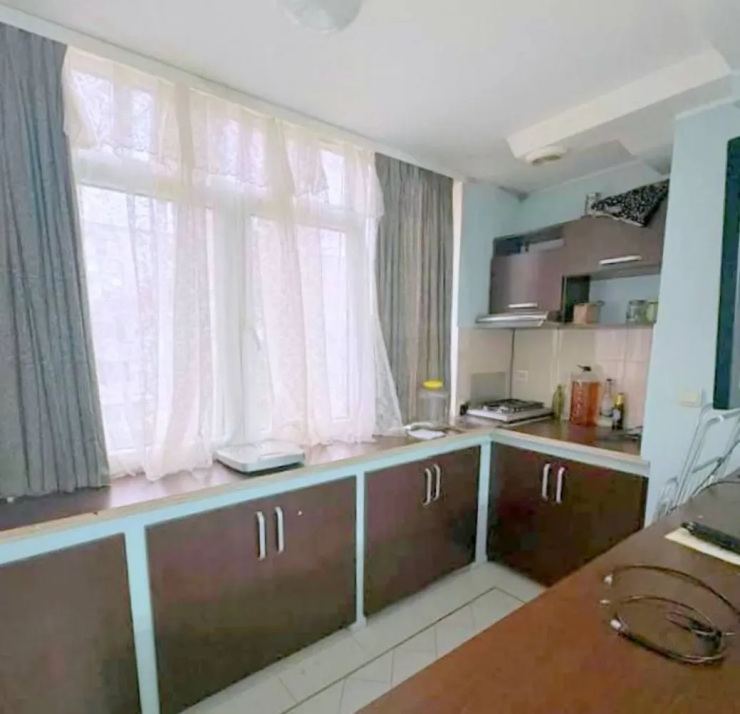 De vanzare apartament cu 2 camere in Tiglina 1, 61.000 euro - Se oferă spre vânzare apartament cu 2 camere semidecomandate, situat în zona Țiglina 1, langa parcu Sahistilor, aproape de piață, într-o locație foarte accesibilă și căutată. Detalii: - Suprafață: 50 mp - Etaj: 2 din 4 - Compartimentare: semidecomandat - Centrală termică proprie - Geamuri termopan - Apartament îngrijit - Se vinde mobilat. Locuința este ideală atât pentru locuit, cât și pentru investiție, având în apropiere magazine, piață, transport public și alte puncte de interes. Se acceptă credit imobiliar. Preț: 61.000 euro (negociabil) Pentru mai multe informații sau vizionări, nu ezitați să ne contactați 0746.252.252 Liliana Ene. }}