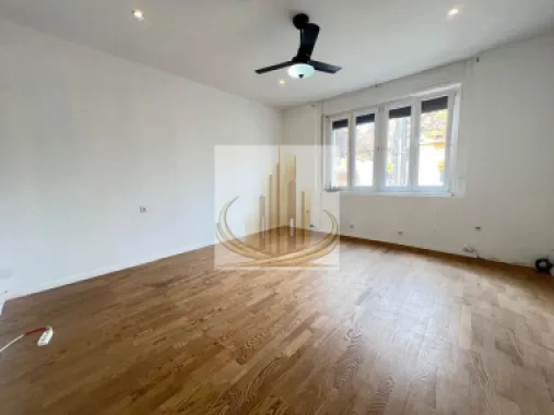 Apartament la Casă, Curte Privată, Bucătărie de Vară, Renovat, Lipovei