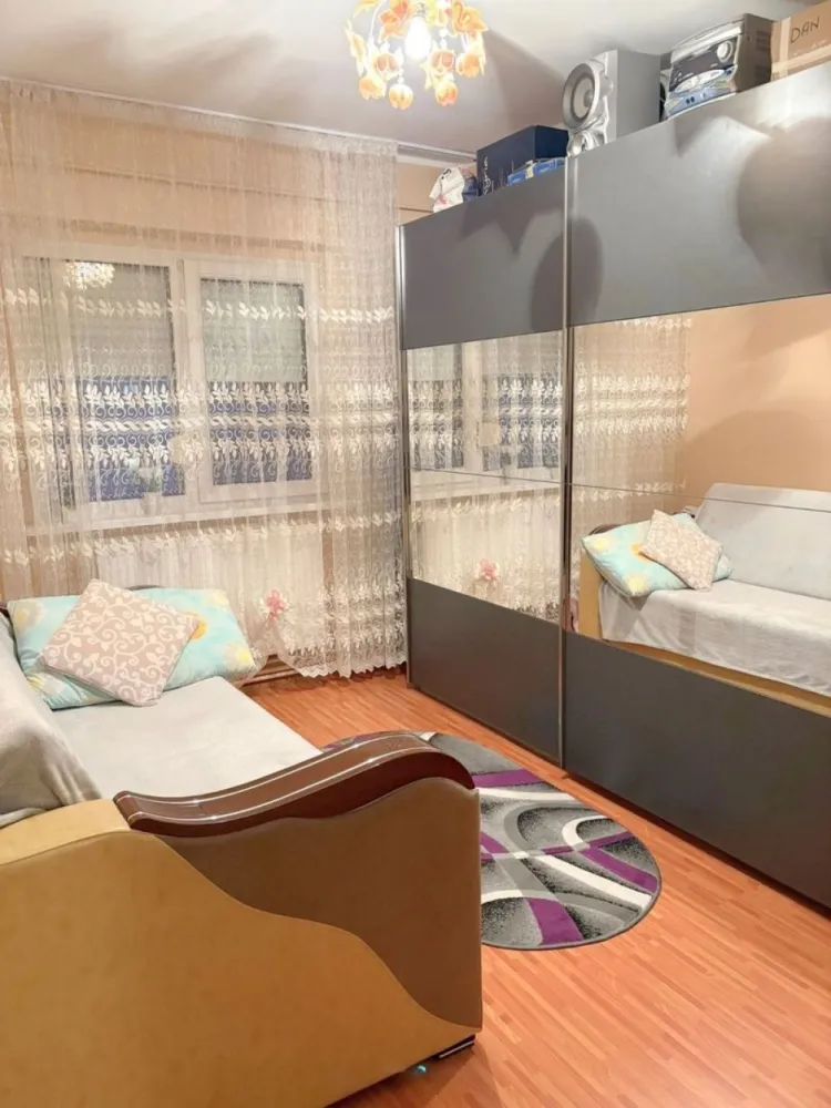 De vanzare apartament cu 3 camere I. C. Frimu, 70.500 euro