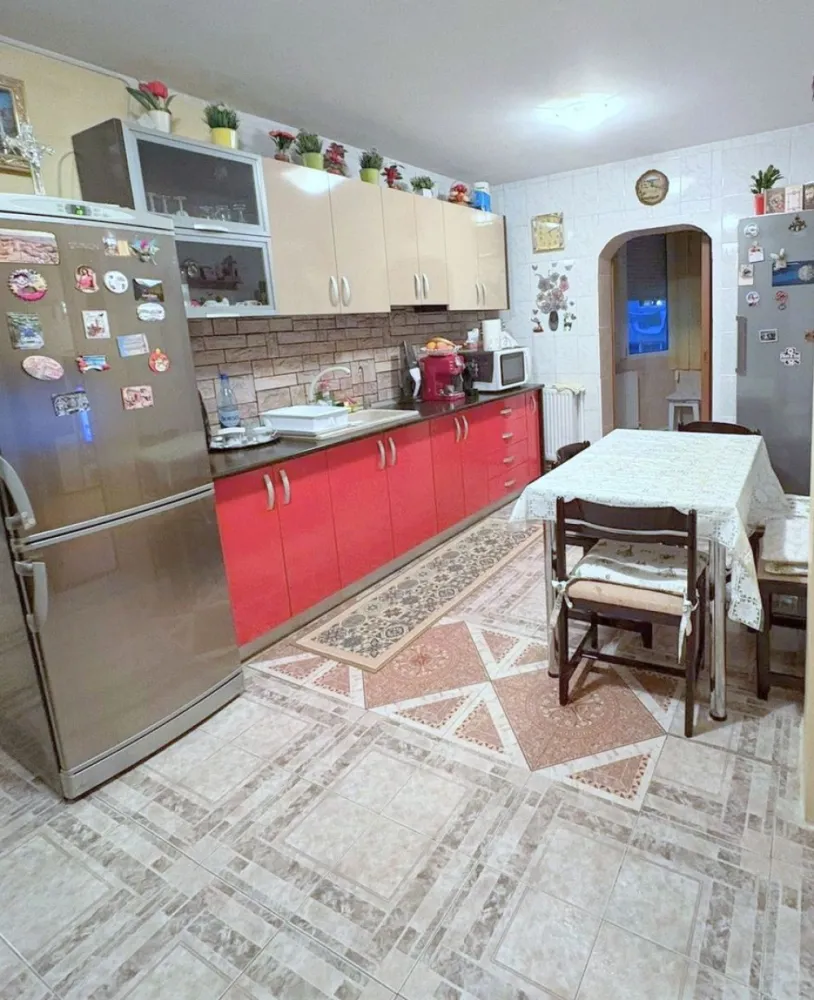 De vanzare apartament cu 3 camere I. C. Frimu, 70.500 euro