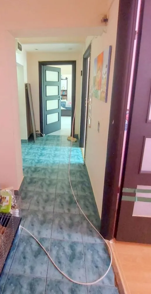 De vanzare apartament cu 4 camere, strada Anghel Saligny, 85.000 euro - Se vinde apartament 4 camere (modificat în 3) – zona I.C. Frimu, str. Anghel Saligny Vă propunem spre vânzare un apartament spațios, situat în zona I.C. Frimu, pe strada Anghel Saligny, într-un bloc construit în anul 1986. Detalii: - Suprafață: 76 mp - Compartimentare: 4 camere (modificat în 3) - Etaj: 2 din 4 - Centrală termică proprie - Geamuri termopan - Apartament îngrijit și bine întreținut. Locuința oferă un spațiu generos și versatil, ideal pentru o familie sau pentru cei care își doresc un confort sporit într-o zonă liniștită și accesibilă. Preț: 85.000 euro (negociabil) Pentru mai multe informații sau programarea unei vizionări, nu ezitați să ne contactați 0746.252.252 Liliana Ene! }}