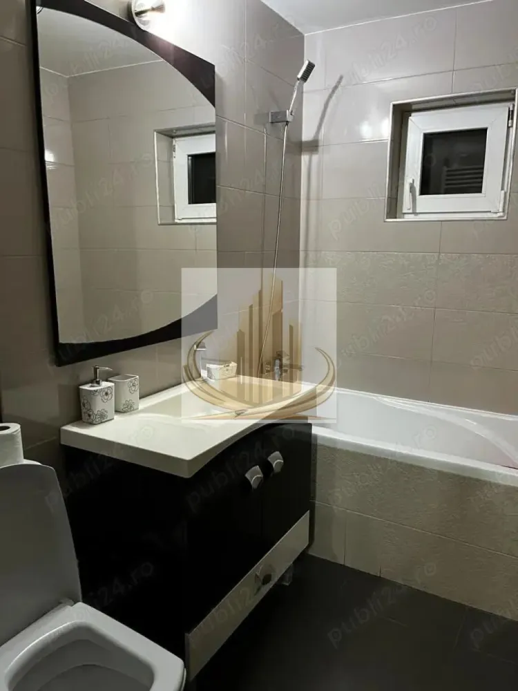 Apartament 3 camere, decomandat, zona Lunei