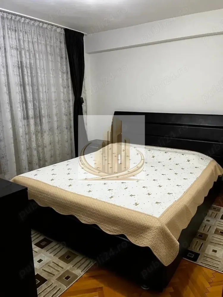 Apartament 3 camere, decomandat, zona Lunei