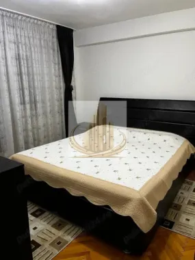 Apartament 3 camere, decomandat, zona Lunei