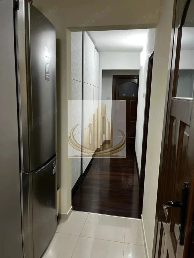 Apartament 3 camere, decomandat, zona Lunei