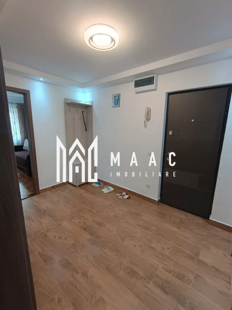 Apartament de vânzare I 3 camere I 70 MPU I 2 balcoane I Pivniță I Valea Aurie - MAAC Imobiliare va propune spre vanzare un apartament spațios și complet renovat, situat într-una dintre cele mai apreciate zone rezidențiale din Sibiu – Valea Aurie, aproape de zone verzi, magazine, școli și mijloace de transport.
Locuința este ideală pentru o familie sau pentru investiție, oferind confort, compartimentare eficientă și finisaje de calitate.

Detalii generale:

Suprafață utilă totală: 70 MPU
Compartimentare: decomandată
Confort: 1
Etaj: 1
Apartament izolat termic

Compartimentare:

2 dormitoare complet mobilate, cu parchet din lemn masiv de stejar
Living spațios, complet mobilat cu mobilier din lemn masiv de cireș și parchet din stejar
Bucătărie complet mobilată și utilată, dotată cu centrală termică nouă
Baie cu cabină de duș
Hol mare + hol mic
2 balcoane închise, izolate cu vată bazaltică de 12 cm și tâmplărie PVC VEKA tripan

Îmbunătățiri și dotări:

Pivniță: 7,2 mp
Renovare completă realizată în anul 2024
Instalație electrică nouă
Instalație de încălzire nouă + centrală termică nouă
Geamuri termopan VEKA tripan
Uși interioare noi din MDF
Mobilier nou din PAL (grosime 1,5 cm)
Parchet din lemn masiv în toate camerele

Apartamentul se remarcă prin calitatea finisajelor, poziționarea excelentă și compartimentarea practică, fiind pregătit pentru mutare imediată fără alte investiții necesare.
Pentru mai multe detalii si programarea unei vizionari va rugam sa specificati ID: CP3051559.