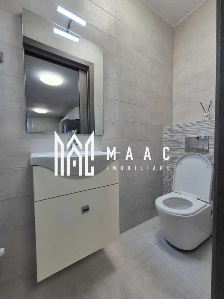 Apartament spațios de închiriat - MAAC Imobiliare vă propune spre închiriere un apartament decomandat, situat lângă Maternitatea din Râmnicu Vâlcea, cu o suprafață utilă de 90 mp, ideal pentru locuire confortabilă într-o zonă accesibilă, aproape de facilități urbane importante. Proprietatea se remarcă prin spațiul generos și compartimentarea eficientă, fiind potrivită atât pentru familii, cât și pentru cei care își doresc un stil de viață modern. Apartamentul este compus dintr-un living spațios cu bucătărie open-space, două dormitoare mari și două băi, oferind funcționalitate și confort pentru activitățile zilnice. Se închiriază complet mobilat și utilat, fiind pregătit pentru mutare imediată, fără investiții suplimentare. Printre dotările și caracteristicile principale se numără: -living spațios cu bucătărie open-space -două dormitoare mari -două băi -centrală proprie pe gaz -încălzire în pardoseală -complet mobilat și utilat -loc de parcare privat la proprietate Locuința este amplasată într-o zonă accesibilă, în apropiere de Shopping City Mall, oferind acces rapid către puncte de interes, zone comerciale și servicii esențiale din Râmnicu Vâlcea. Pentru a programa o vizionare, vă rugăm să menționați la telefon CP3049645. }}