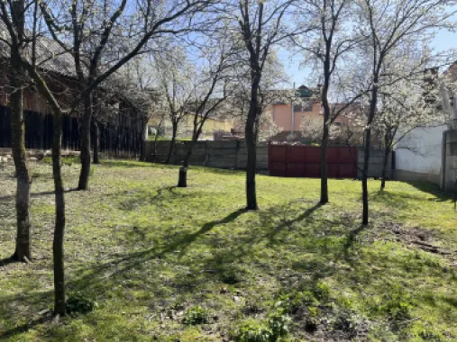 Teren Poplaca centru, cu utilități, 789 mp, împrejmuit
