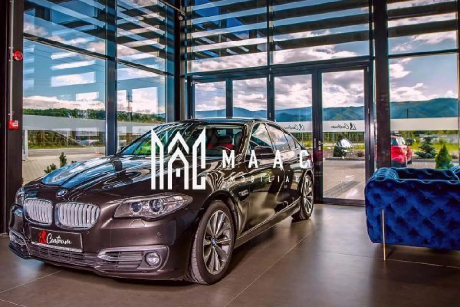 Modern I Complet Utilat I Gata de deschidere I De indhiriat - MAAC Imobiliare va propune spre inchiriere un service auto complet echipat, gata de deschidere Situat în Cisnădie, într-o zonă cu trafic intens, acest service dispune de cele mai moderne echipamente disponibile pe piață. Spațiul este complet utilat și funcțional, având toate avizele necesare obținute, fiind disponibil imediat. Cu o suprafață totală de 1200 de metri pătrați, hala reprezintă o construcție modernă, cu înălțimi mari, destinate operatiunilor de service complexe. Spațiul este compartimentat după cum urmează: - Service auto: 399 metri pătrați; - Showroom: 150 metri pătrați; - Vopsitorie: 186,8 metri pătrați; - Service TIR: 116,8 metri pătrați; - Linie ITP: 122,4 metri pătrați; - Depozit materiale: 36,8 metri pătrați; - 4 birouri cu o suprafață totală de 88 metri pătrați; - Vestiare, debara, grupuri sanitare și culoare de acces. Spațiu dedicat vehiculelor de mare tonaj, cu acces separat și uși industriale de mari dimensiuni, conceput pentru lucrări mecanice și operațiuni de mentenanță pentru camioane Vopsitorie profesională, dotată cu cabină dedicată, sistem de ventilație și zone conforme cerințelor specifice activităților de tinichigerie și vopsire Showroom și zonă de recepție cu suprafețe vitrate ample, dublă înălțime și lumină naturală, create pentru interacțiunea cu clienții și prezentarea vehiculelor într un cadru orientat spre satisfactia clientilor. Proprietate complet operațională, disponibilă imediat, cu poziționare premium și infrastructură solidă.Spațiul este potrivit pentru reprezentanțe auto, francize sau operatori mari, oferind o imagine profesională ș i condi ț ii reale pentru desfașurarea eficientă a activității. Spatiul este disponibil pentru închiriere la un pret de 7 EUR TVA mp,cu o durată minimă a contractului de un an Garan ț ia solicitată esteechivalentul chiriei în curs plus minimum două chirii lunare Proprietatea este disponibilă imediat Pentru mai multe detalii precizati telefonic ca ati vazut anuntul cu ID CP3050613 }}