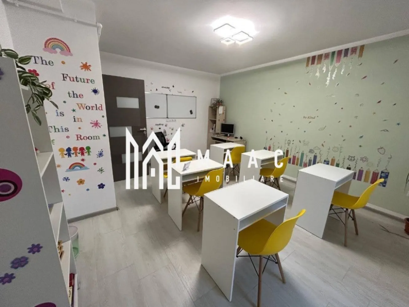 Spațiu de birouri | 40 MPU | Doamna Stanca - MAAC Imobiliare vă propune spre închiriere un apartament cu 2 camere, situat la parter, în zona Doamna Stanca, ideal pentru activități educaționale sau birou.

Proprietatea se remarcă prin accesul separat direct din exterior, oferind intimitate și flexibilitate în utilizare, fiind potrivită pentru cursuri, meditații, birouri sau alte activități profesionale.

Detalii generale:

* tip imobil: apartament
* poziționare: parter
* acces separat din exterior
* locație: strada Doamna Stanca (în spatele magazinului Dedeman)

Compartimentare:

* 2 camere
* baie
* hol de acces

Dotări și avantaje:

* parțial mobilat
* una dintre camere este amenajată pentru activități educaționale
 * 6 băncuțe cu scaune
 * birou
 * whiteboard
* spațiu ideal pentru cursuri, meditații sau birou
* acces facil și vizibilitate bună

Avantaje locație:

* zonă accesibilă și în dezvoltare
* în apropiere de centre comerciale (Dedeman)
* acces rapid către principalele artere ale orașului

Pentru mai multe detalii sau pentru programarea unei vizionări, vă rugăm să ne contactați și să menționați codul ID: CP3049539